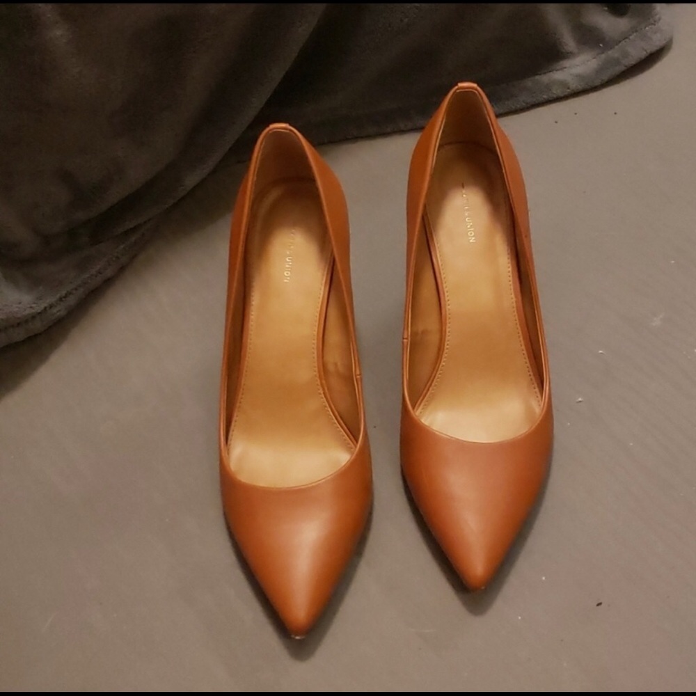 14th & Union Tan Heels